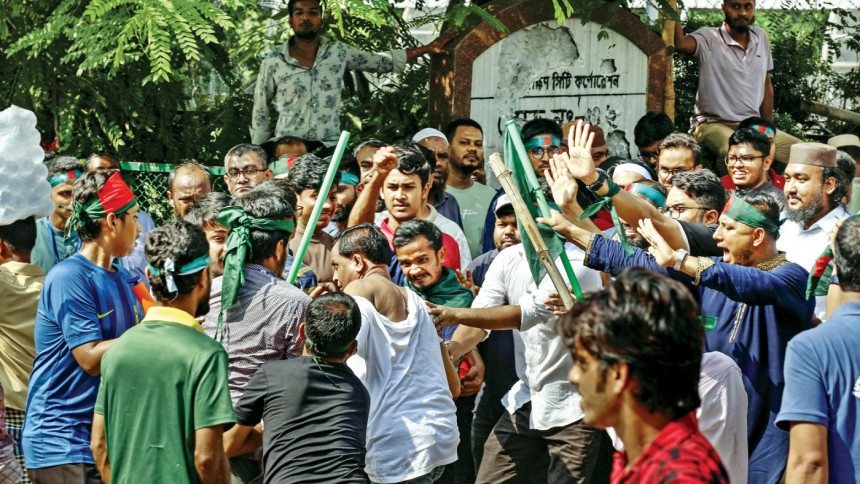 People beaten up at Dhanmondi-32